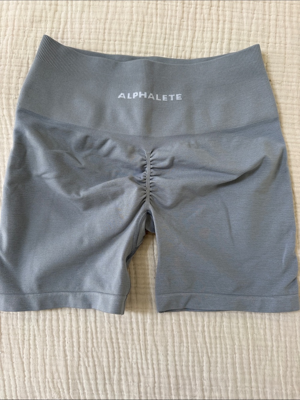 Alphalete Women's High-Rise Scrunch Back No Front Seam Bike Shorts